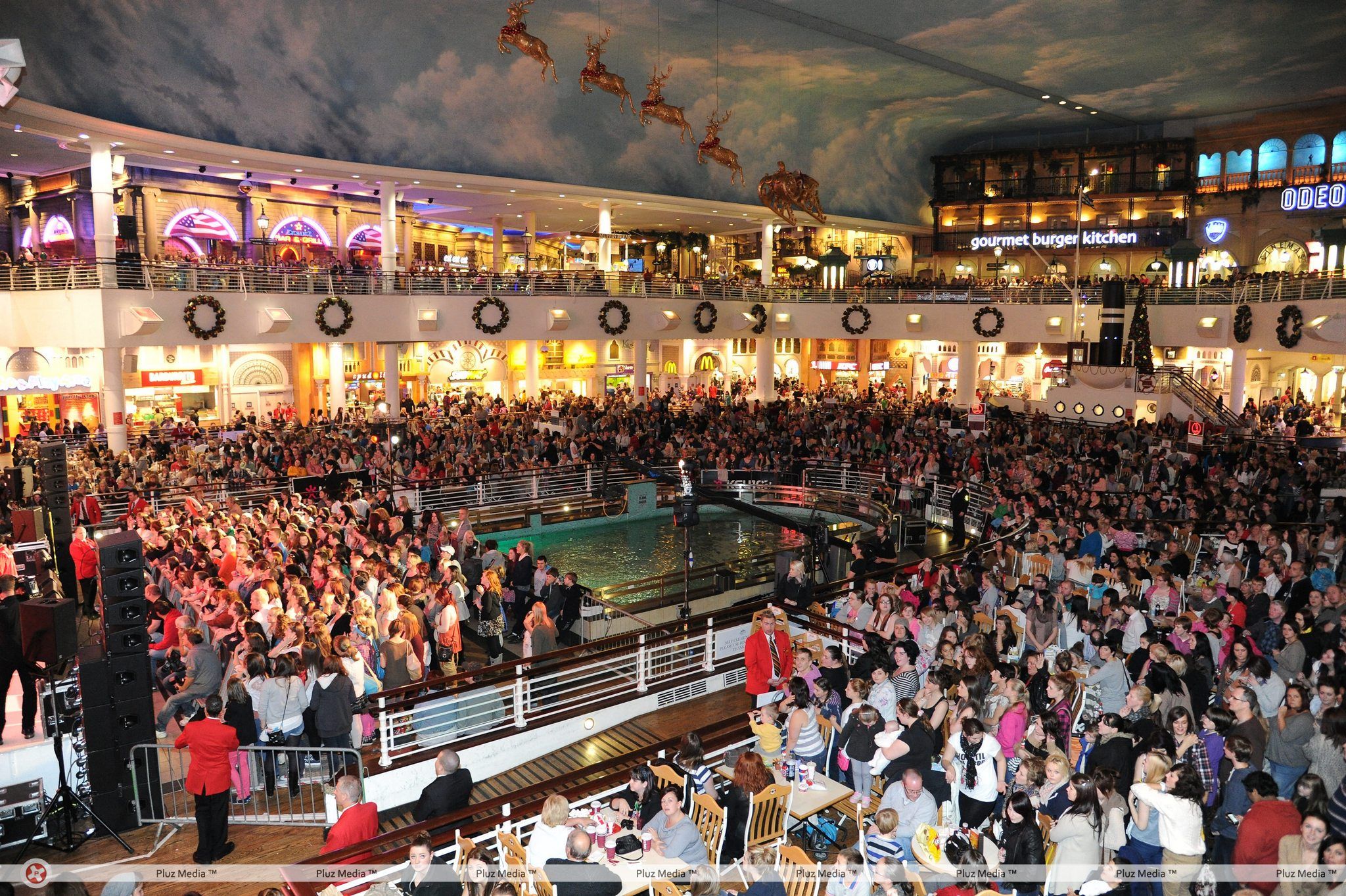 Steps' performs live at the Trafford centre in Manchester | Picture 111522
